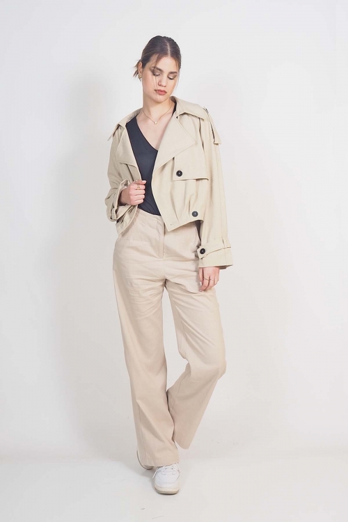 Cropped jacket with buttons