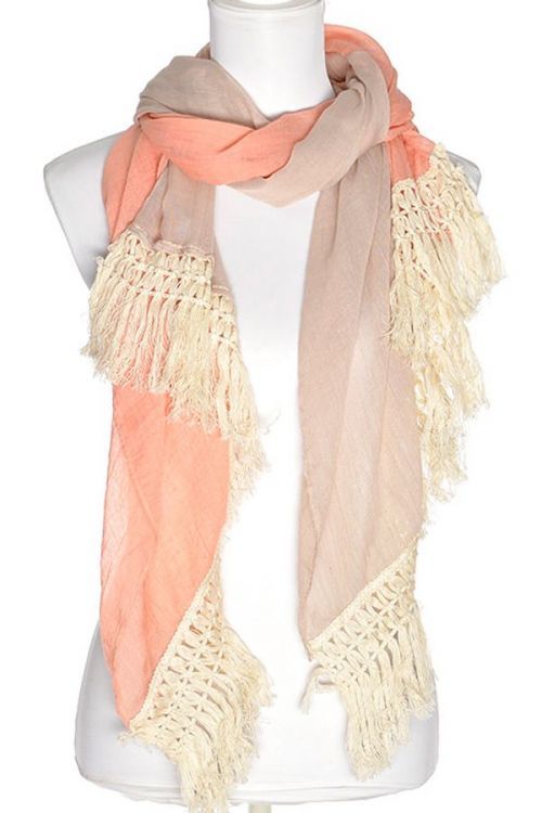 Scarf with fringes