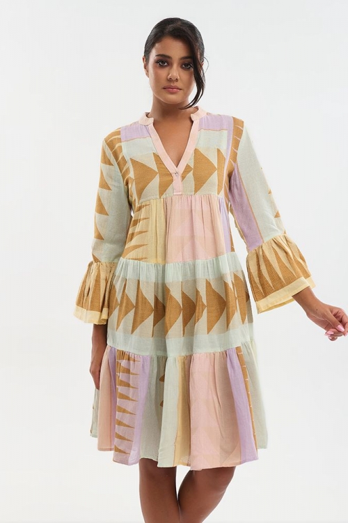 Short dress with 3/4 sleeves in pastel colors