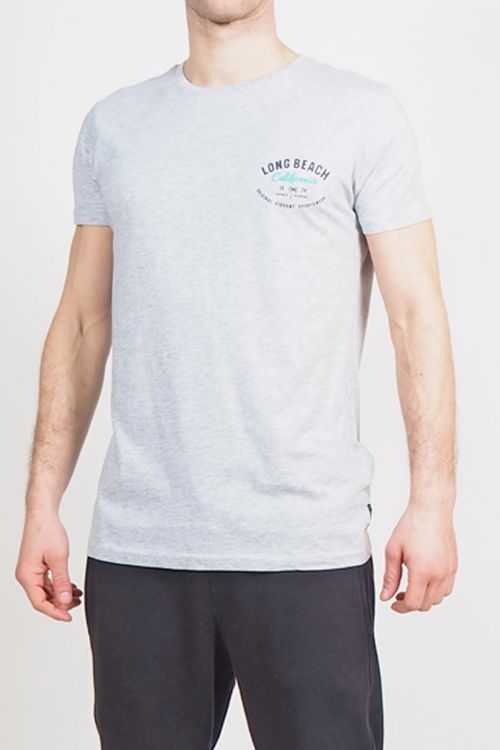 ΑΝΤΡΙΚΟ T-SHIRT ΜΕ ΣΤΑΜΠΑ ΣΤΗ ΠΛΑΤΗ