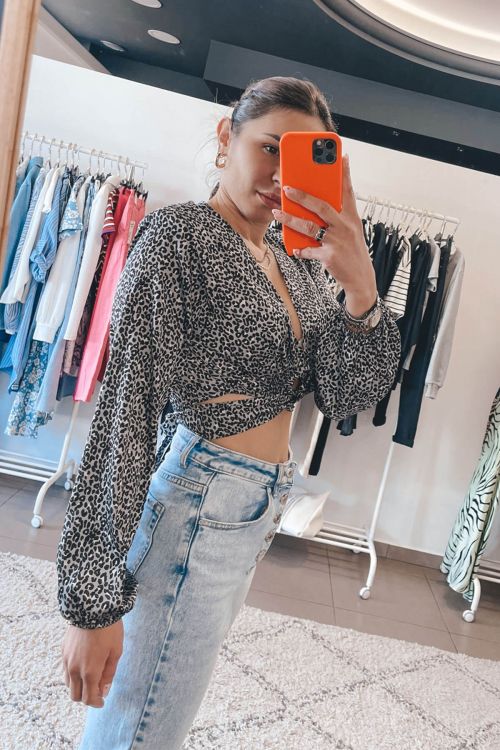Satin cropped-top leopard sleeved