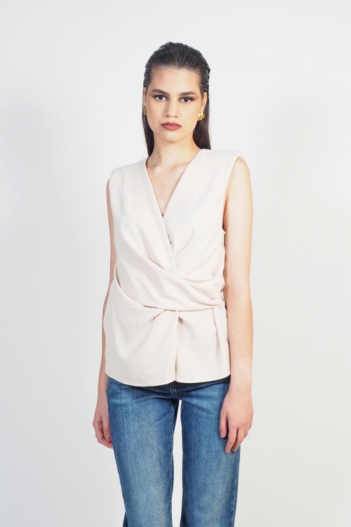 Sleeveless shirt with pleats & sura in the waist