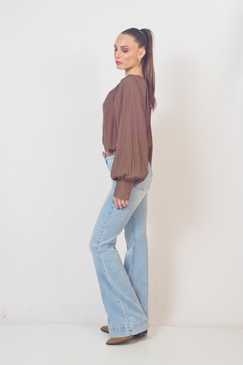 Soft shirt with golden buttons