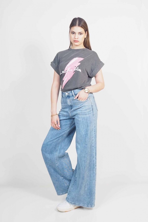 Stonewashed top Leave me alone