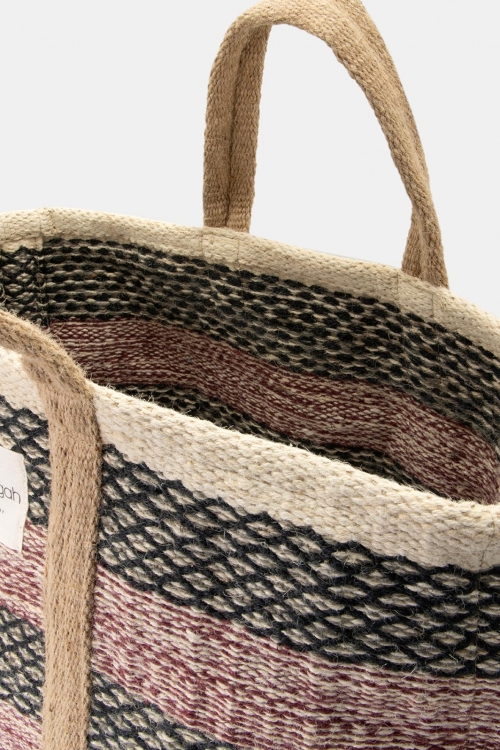 Beach bag with cherry facets