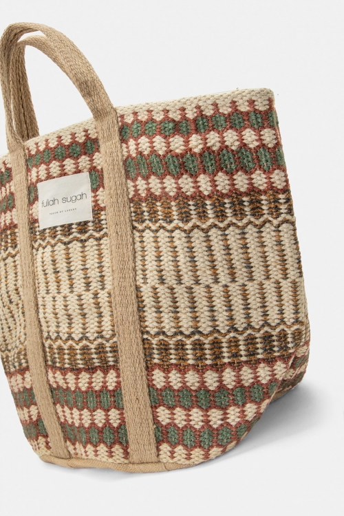 Beach bag with colored knit