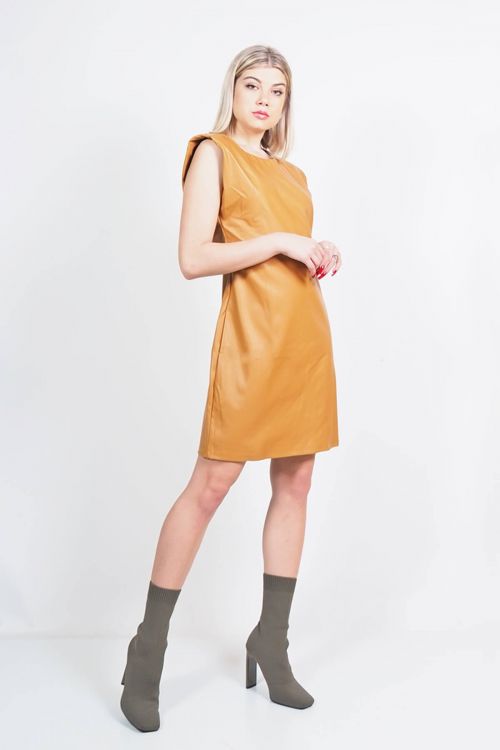 Φόρεμα με βάτες eco leather Taylor - Camel